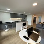 Apartamento Con Terraza Y Parking, Temporada, Minimo Un Mes *