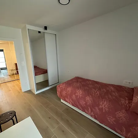Apartamento Con Terraza Y Parking, Temporada, Minimo Un Mes