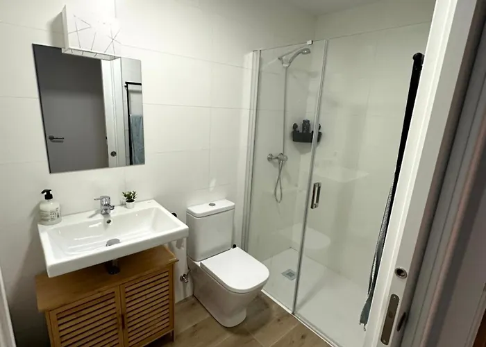 Con Terraza Y Parking, Temporada, Minimo Un Mes Apartment *