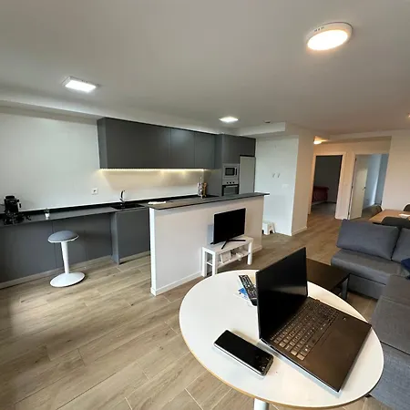 Apartment Con Terraza Y Parking, Temporada, Minimo Un Mes *